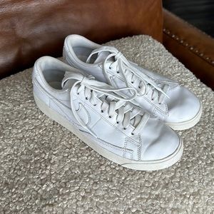 Nike girls shoes! Size 5. Good, used condition.